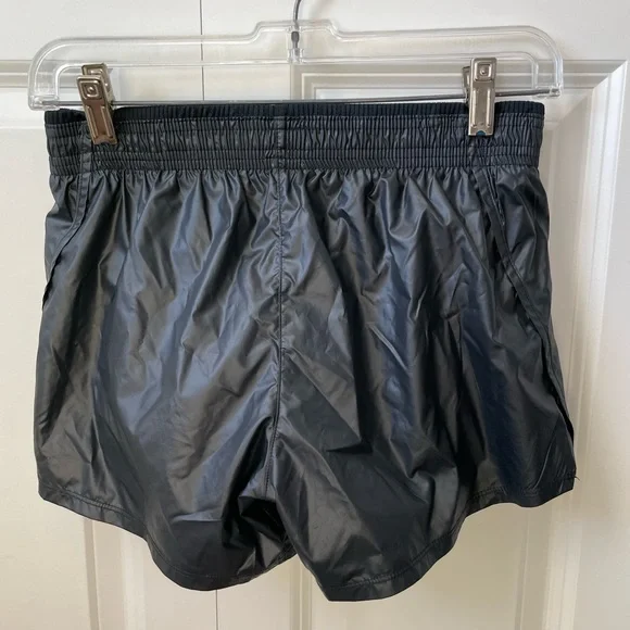 Nike Running swoosh shorts in black‎ - Picture 3 of 3